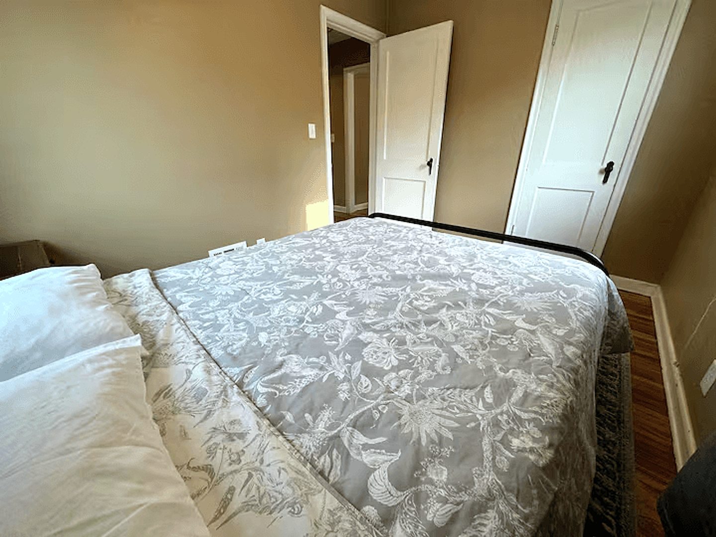 Second view of the first upper-home queen bedroom